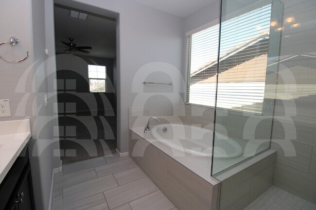 Building Photo - 2092 E Lantana Dr