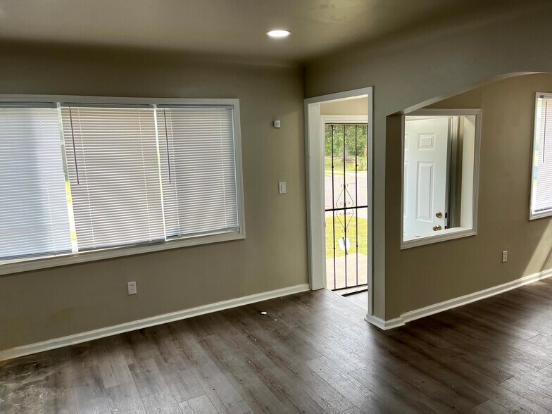 Building Photo - 18903 Freeland St