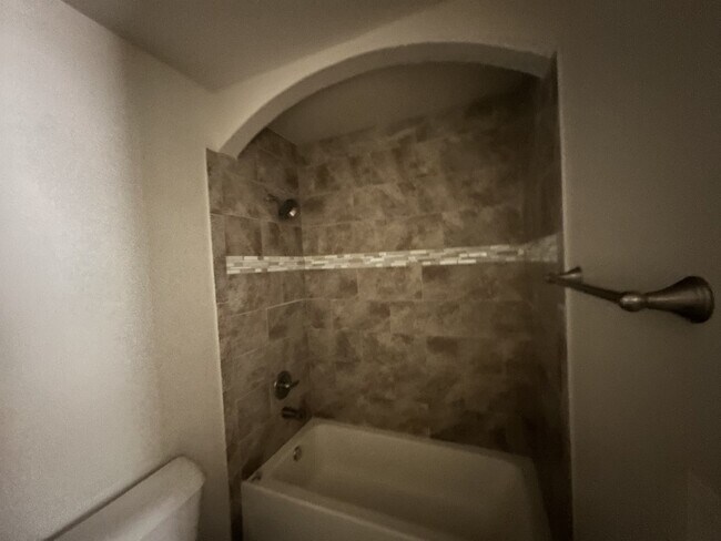 Building Photo - "Modern Comfort in El Paso: Spacious 3-Bed...