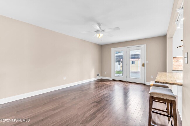 Building Photo - 922 Quincy Dr