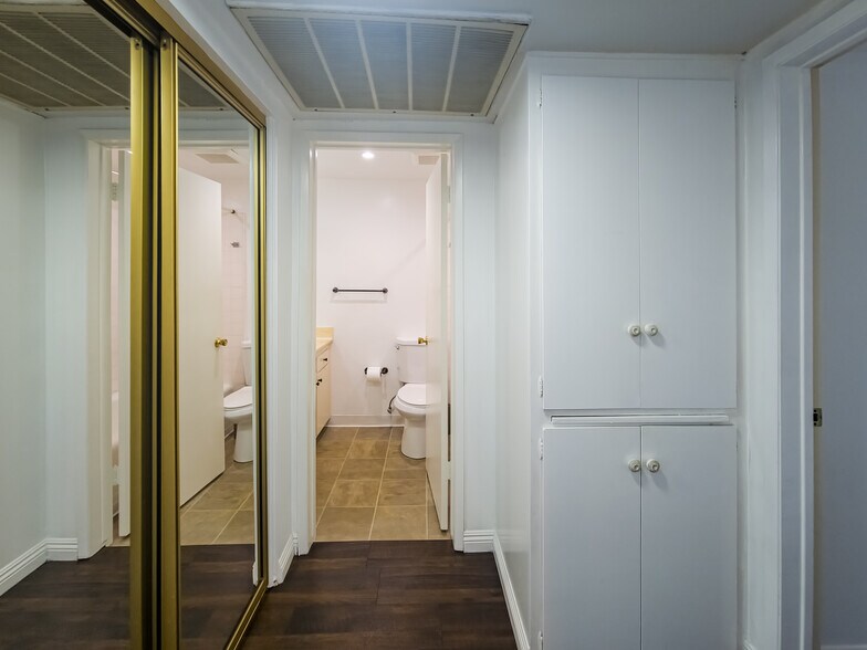 Building Photo - 215 N Kenwood St