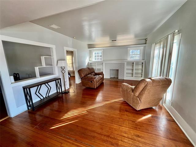 Building Photo - 725 Peach St