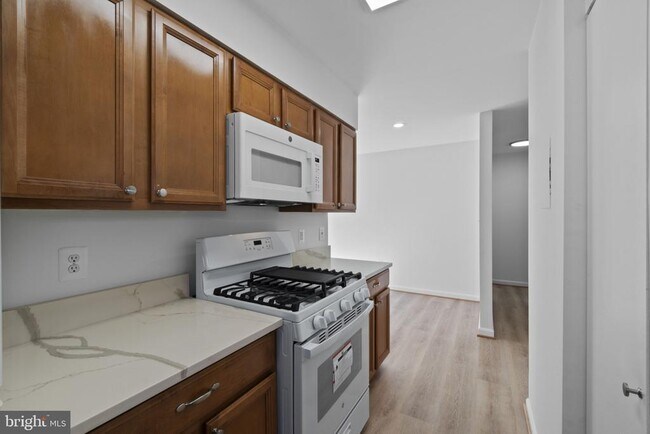 Building Photo - 13 Silverwood Cir