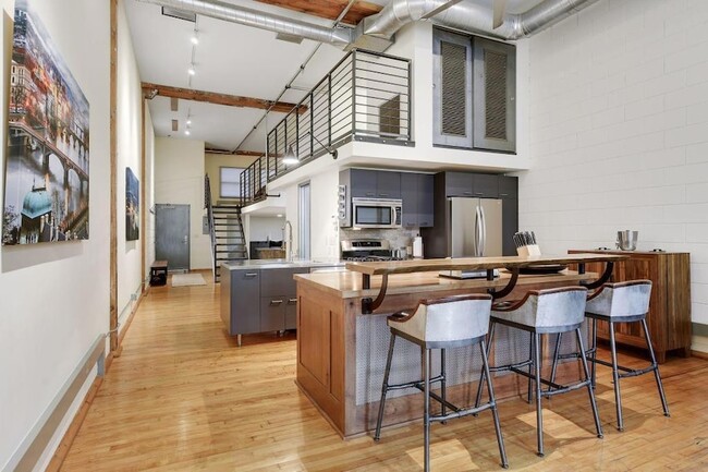 Building Photo - 801 N Washington Ave