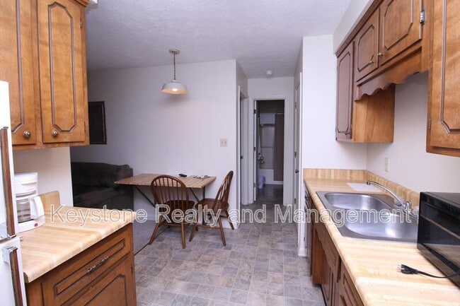 Building Photo - 102 Laurel Cove Dr