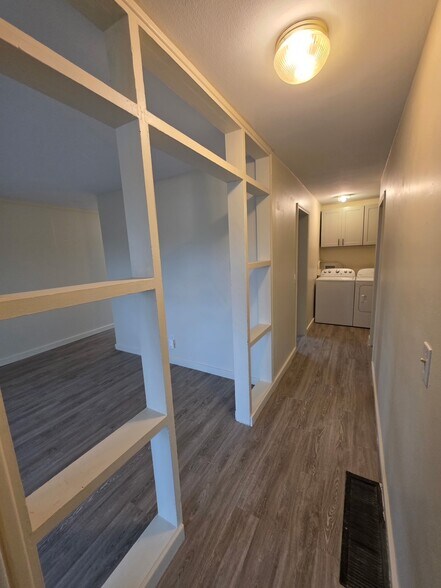 Building Photo - 64 Albany St