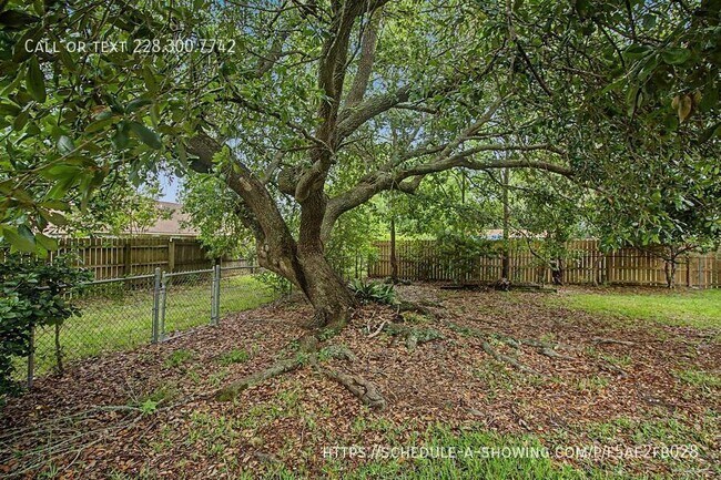 Building Photo - 883 Rustwood Dr