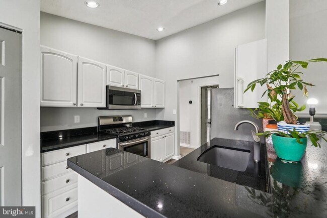 Building Photo - 2444 Blue Spring Ct