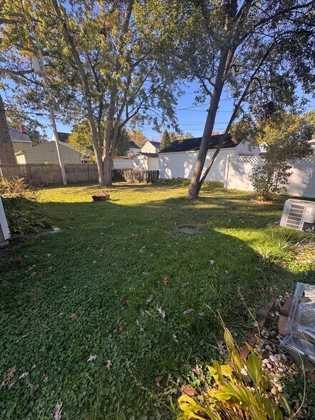 Building Photo - 412 Adams Ave