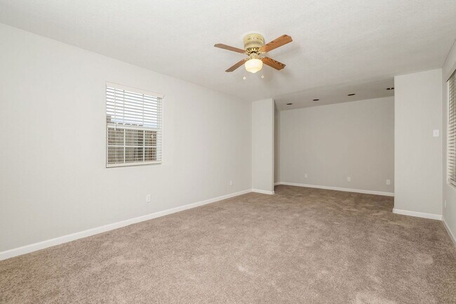 Building Photo - 2730 Bear Springs Dr