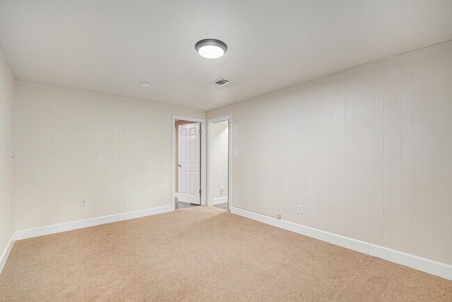 Building Photo - Charming 3-Bedroom Home – Perfect for Comf...
