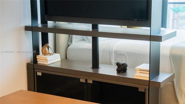 Building Photo - 398 NE 5th St