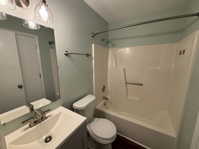 Building Photo - 5202 Fox Ct