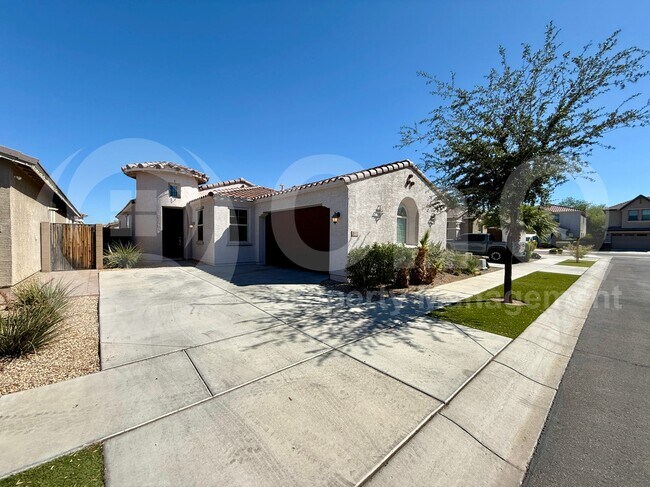 Building Photo - 2922 E Wayland Dr