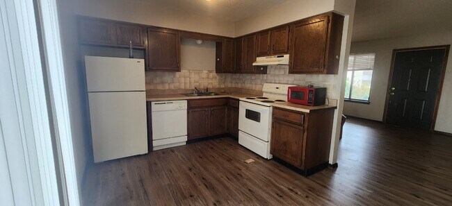 Building Photo - 1206 E Selma St