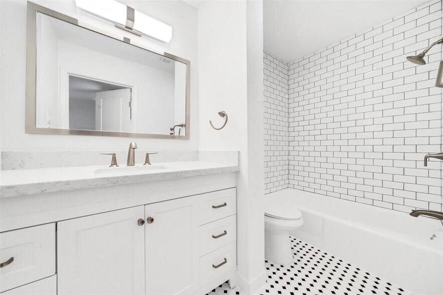 Building Photo - 2610 Whitney St