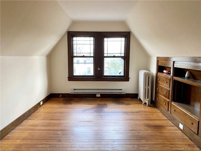 Building Photo - 242 S Main St