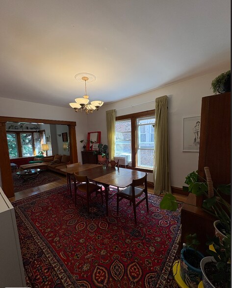 Building Photo - 3352 N Avers Ave