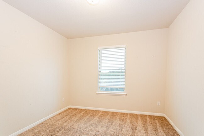 Building Photo - Bright & Spacious 5-Bedroom, 3-Bath Home i...