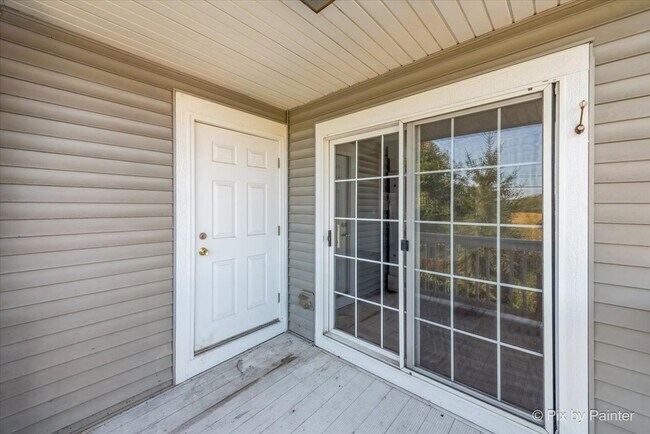Building Photo - 2215 Aurora Dr