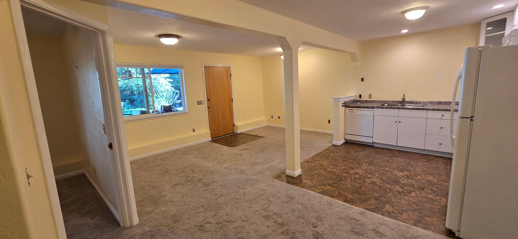 Building Photo - 5200 Montecito Ave