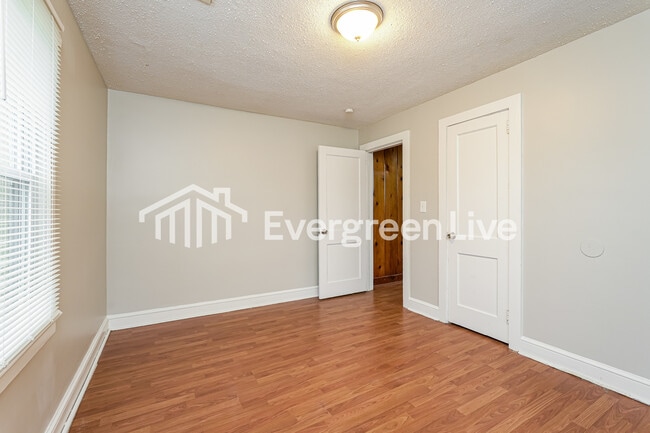 Building Photo - 141 Stewart Rd SE