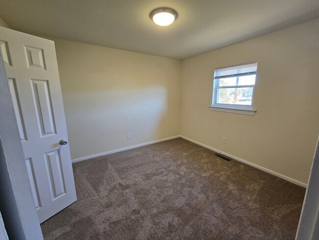 Building Photo - 5211 Collindale Rd