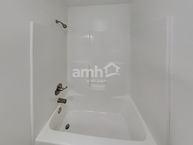 Building Photo - 1205 Chapmans Retreat Dr