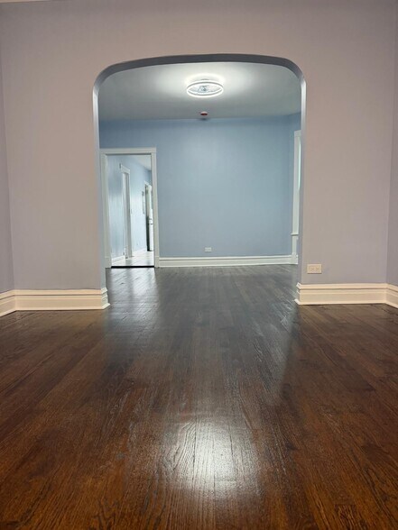 Building Photo - 3936 W Cornelia Ave