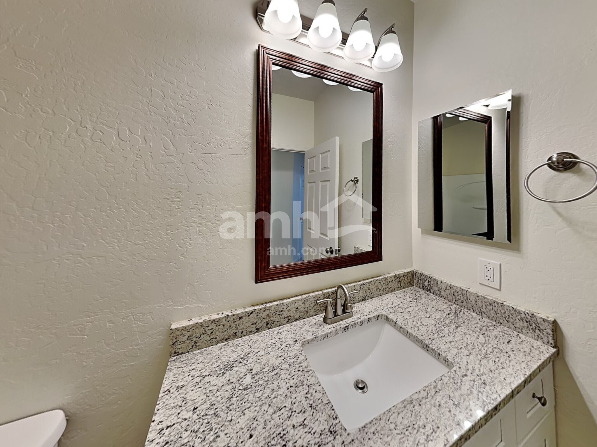 Building Photo - 2975 E Merlot St
