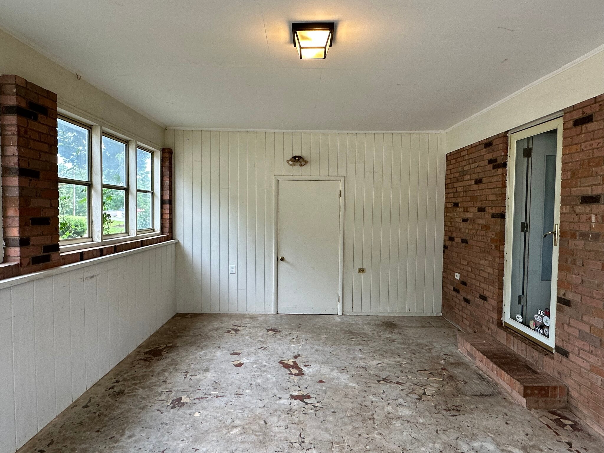 Building Photo - 1600 Plumcrest Dr