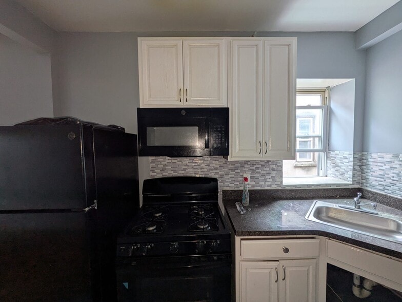 Building Photo - 552 Avenue C