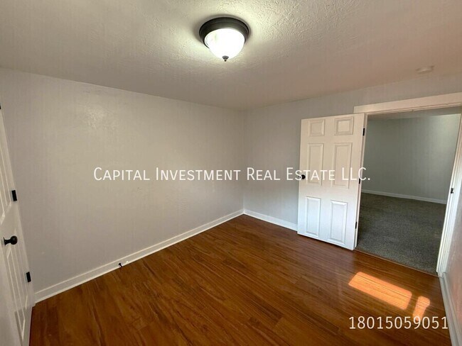 Building Photo - 1386 S 900 W