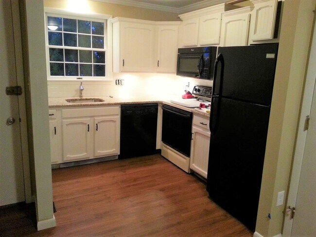 Dishwasher, Microwave, Ice Maker - 301 N Duke St