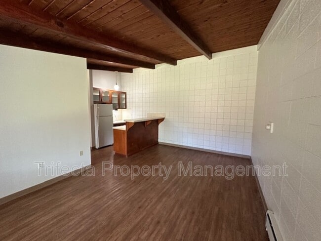 Building Photo - 608 Parker St