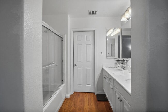 Building Photo - 252 Soco Dr