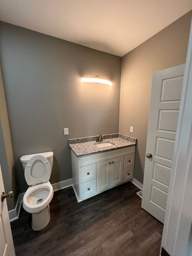 Building Photo - 1327 Park St