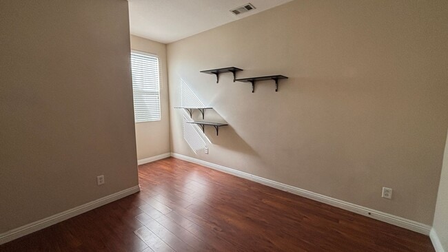 Building Photo - Lovely Townhouse Located in Lake Elsinore!