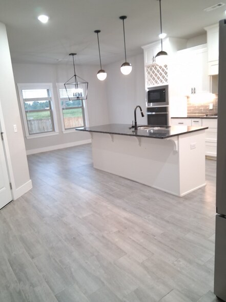 Building Photo - 1971 Edgewood Rd