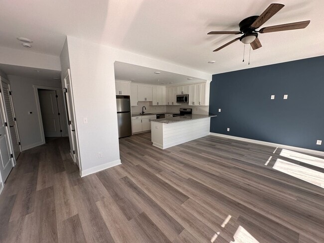 Building Photo - Spacious Two-Bedroom Condo off Masonboro Loop
