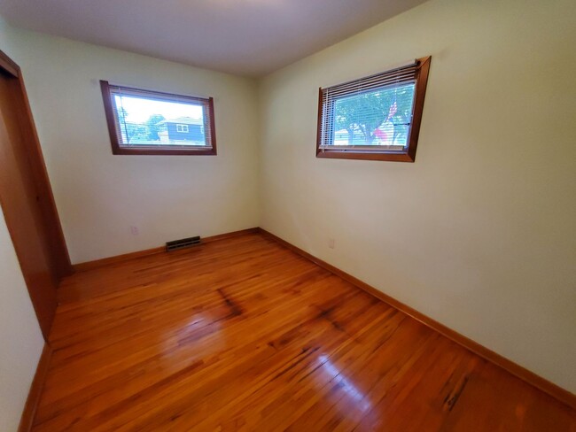 Building Photo - FOR RENT- Crestline Ave- Gorgeous Home in ...