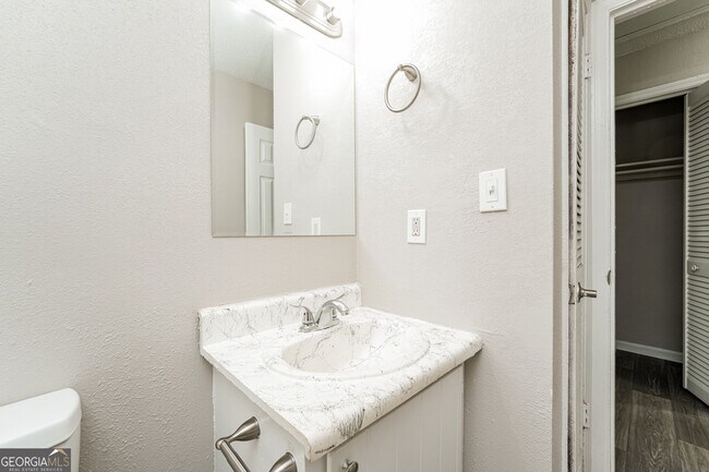 Building Photo - 165 Amethyst Dr