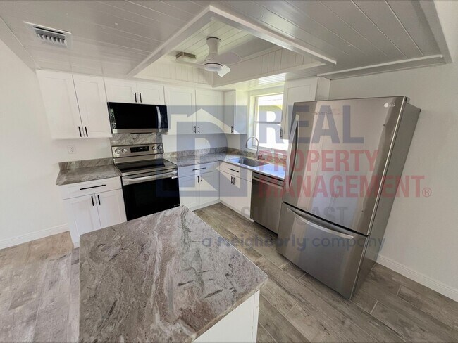 Building Photo - 4142 Iola Dr