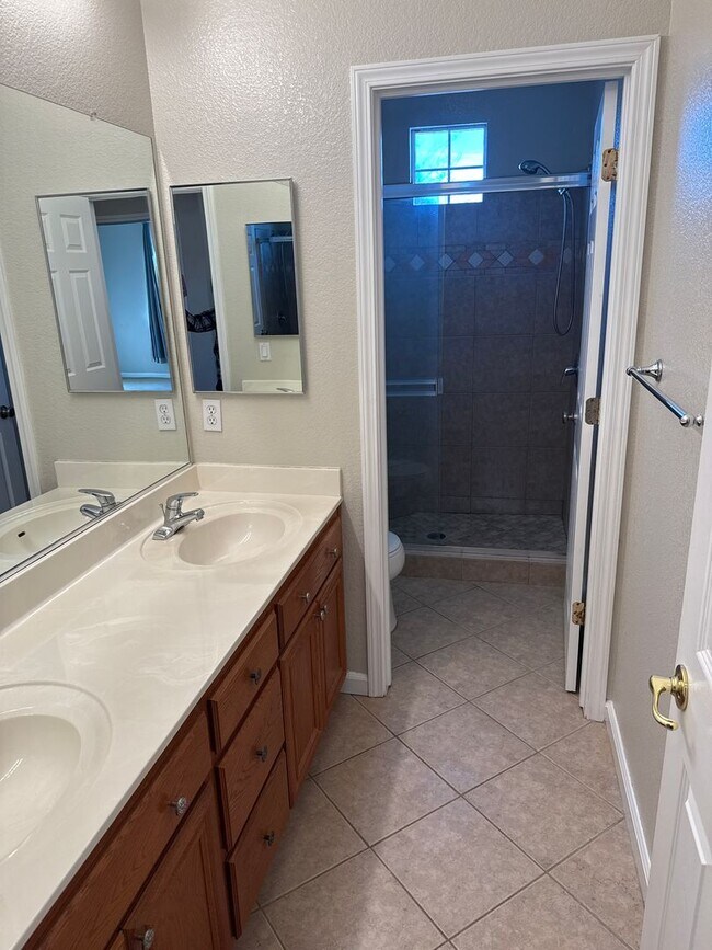 Building Photo - Everything you wanted