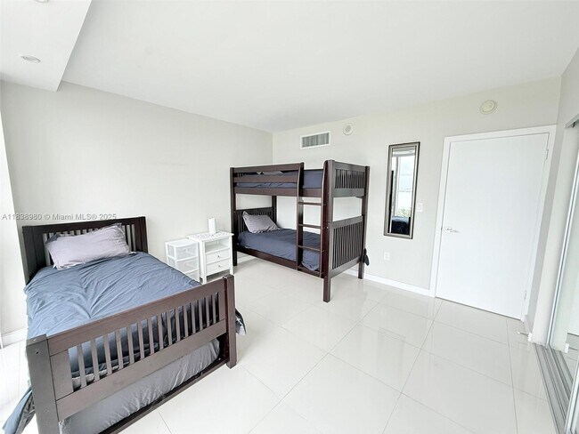 Building Photo - 10275 Collins Ave