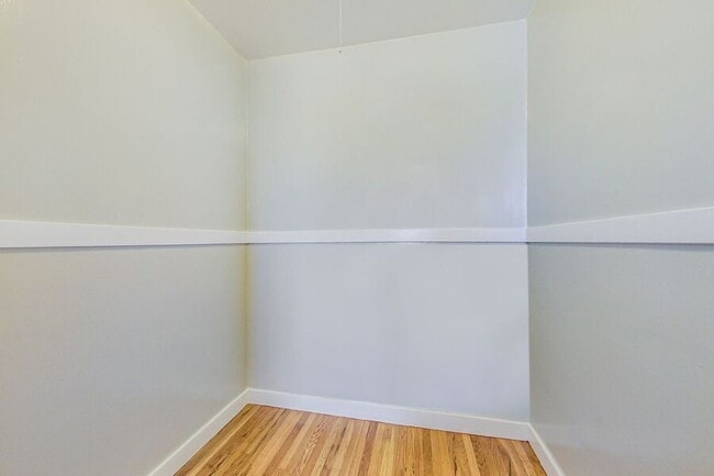 Building Photo - 6048 Monroe Ave