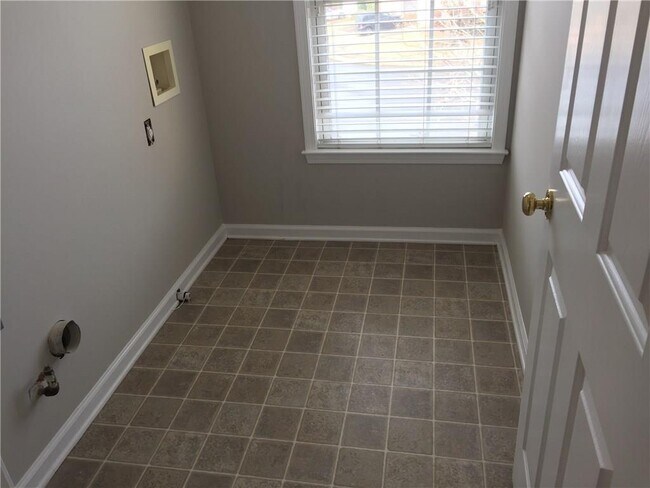 Building Photo - 4412 Shillham Ct