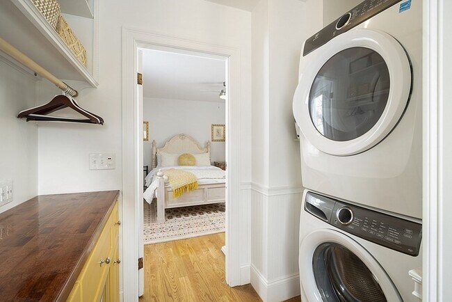 Building Photo - 13 Broadway Ave