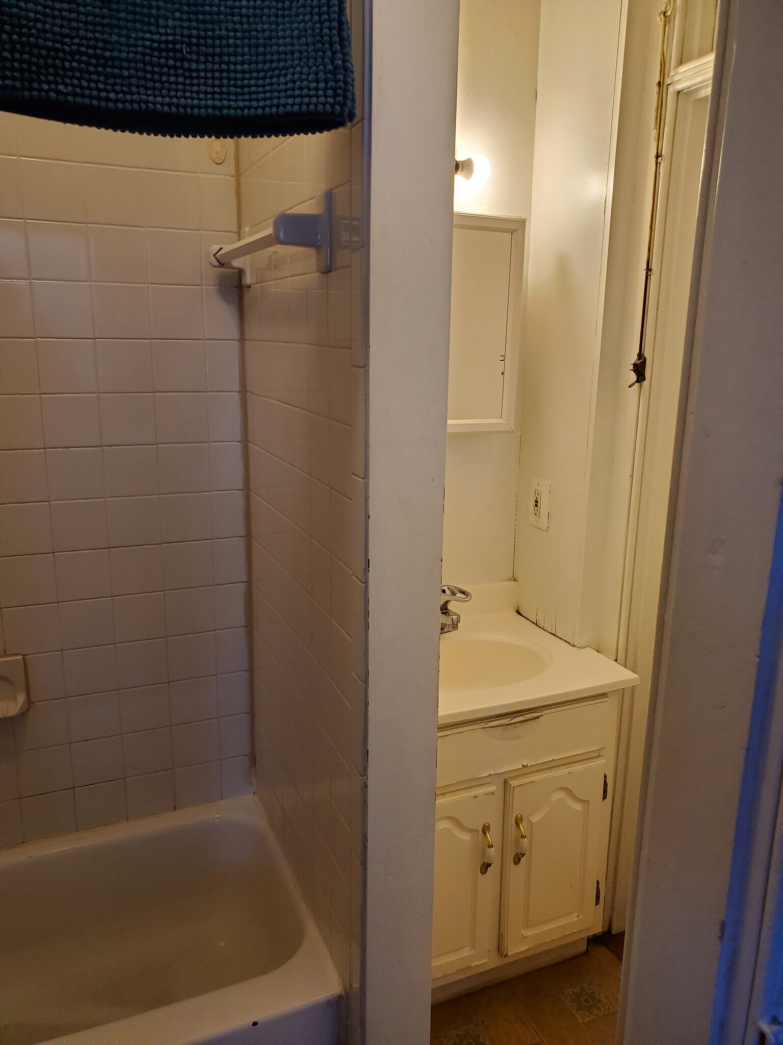 bathroom - 12 E Madison St