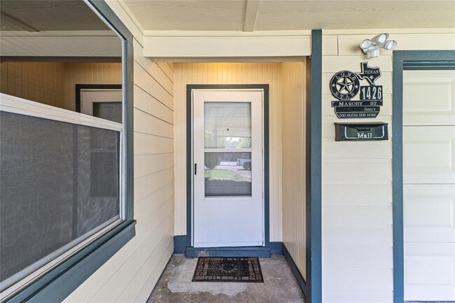 Building Photo - 1426 Maroby St